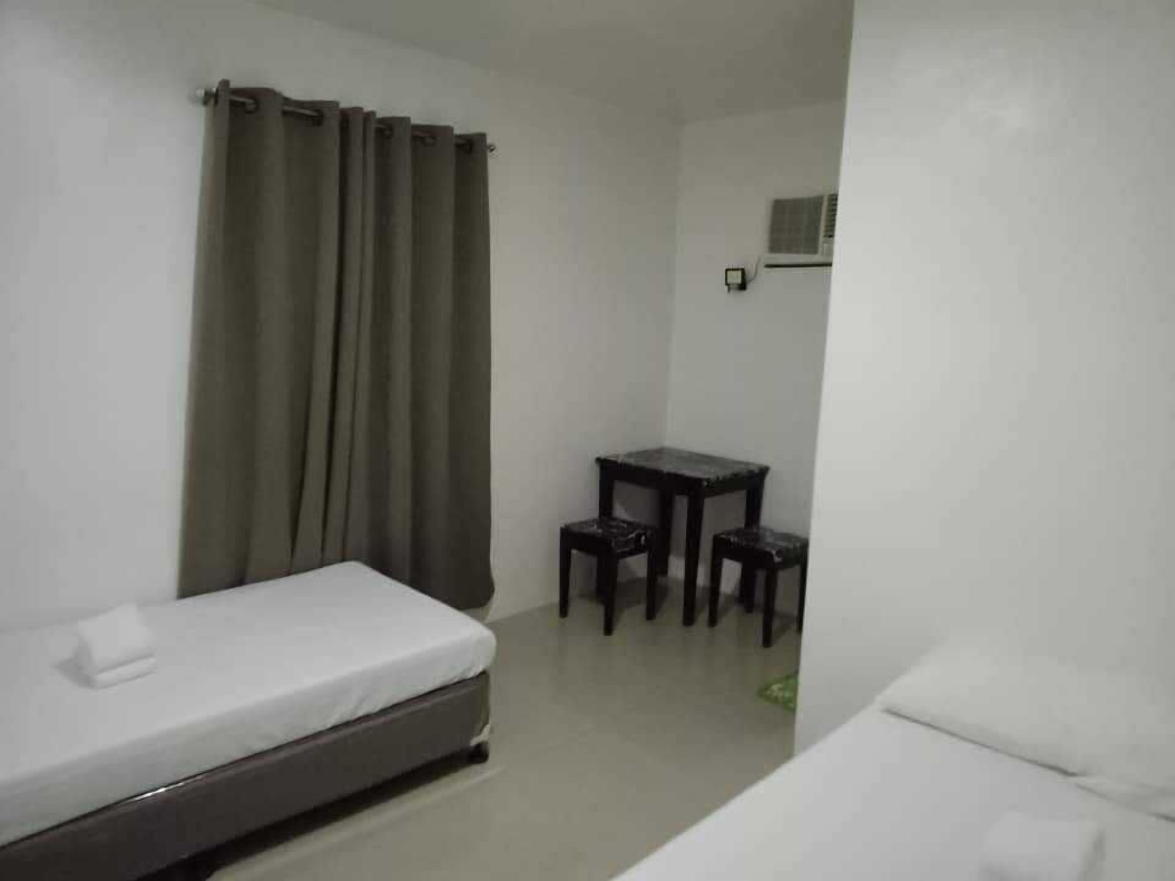 Double Room | Desk, laptop workspace, bed sheets