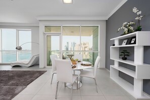 Deluxe-Apartment, 2 Schlafzimmer | Esszimmer