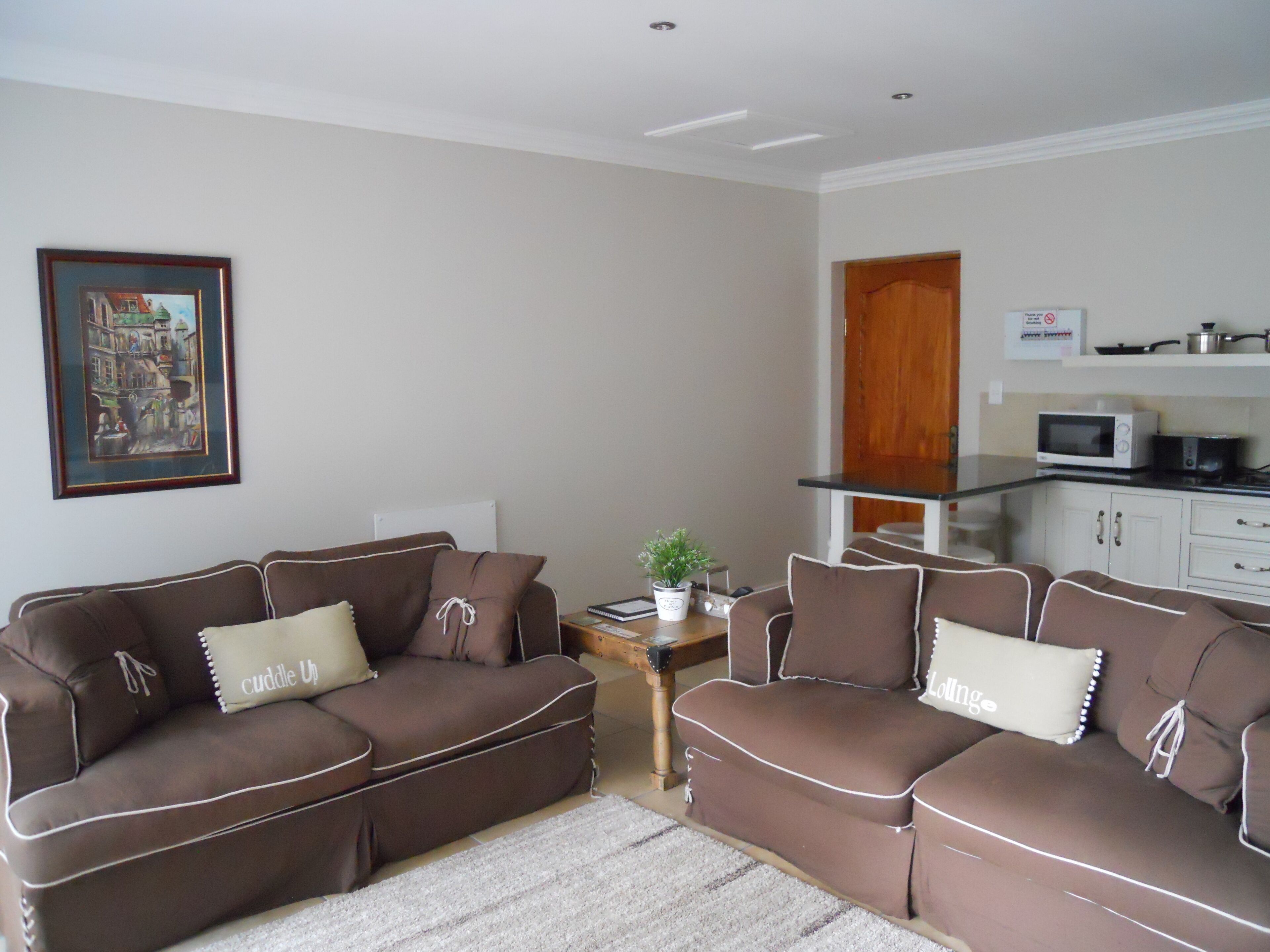 Quarto casal conforto, 2 quartos, para não fumantes, vista para o jardim | Área de estar | TV 80 cm com canais digitais