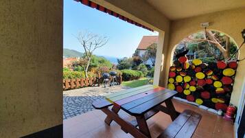 Gelbe House | Terrace/patio