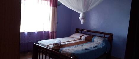 Bügeleisen/Bügelbrett, WLAN, Bettwäsche