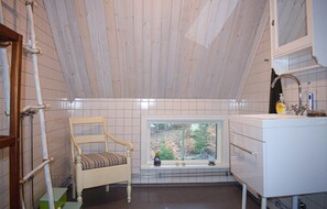 ثلاجة، فرن، موقد طهي مسطح، غسالة أطباق