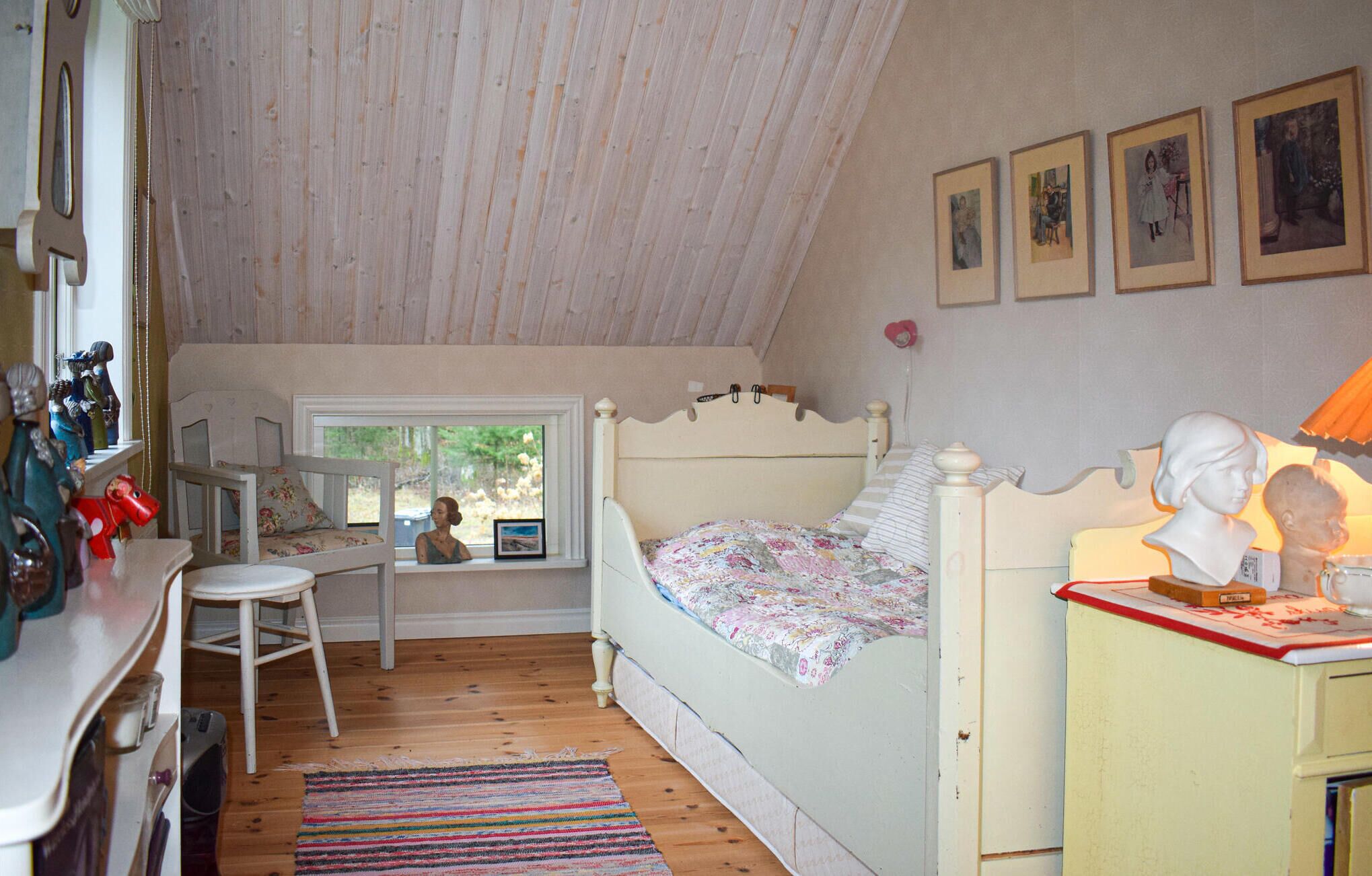 4 Schlafzimmer, Reisekinderbett