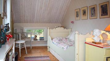 4 Schlafzimmer, Reisekinderbett