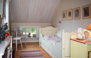 4 عدّة غرف نوم وسرير سفر