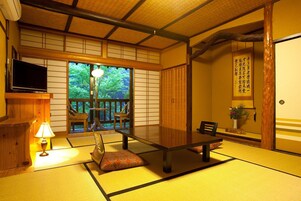 Habitación tradicional (JPN Style, Shared Bathroom, Annex) | Caja fuerte, wifi gratis, ropa de cama
