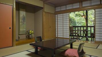 In-room safe, free WiFi, bed sheets