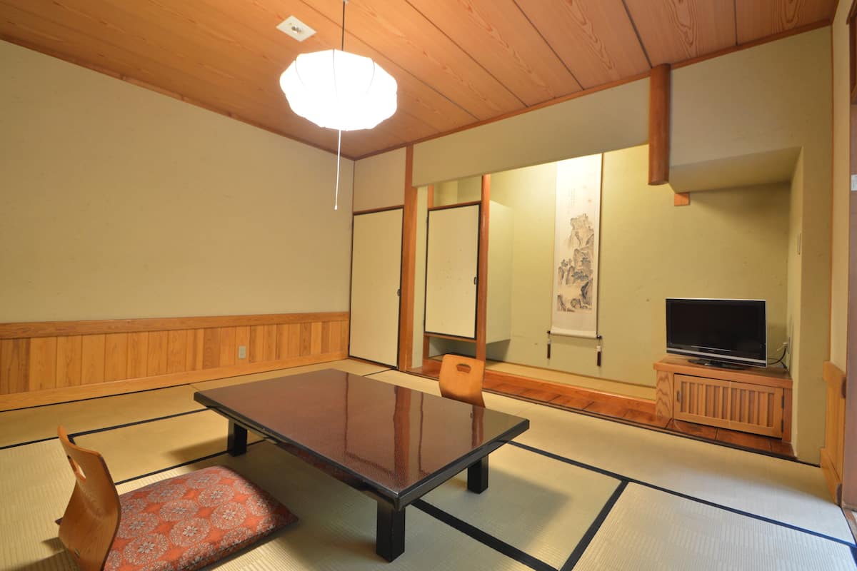 Japanese Style Room, Mountainside, Run of house, Shared Bathroom - Main Building 2F | 1 bedroom, in-room safe, free WiFi, bed sheets