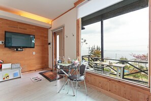 Room (Roman Holiday) | Room amenity - Namhae Lumiere Pension (Namhae)