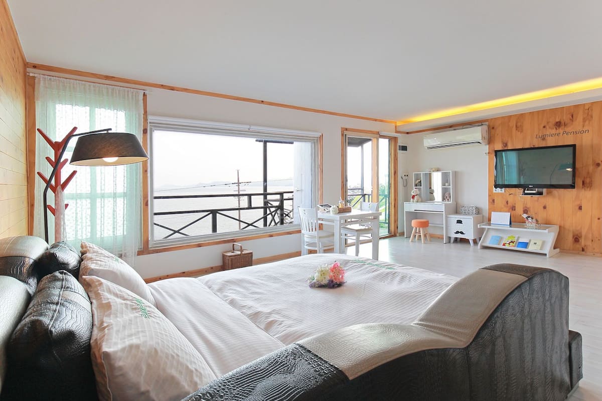 Room (Modern Times)