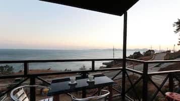 Kamar (East of Eden) | Balkon