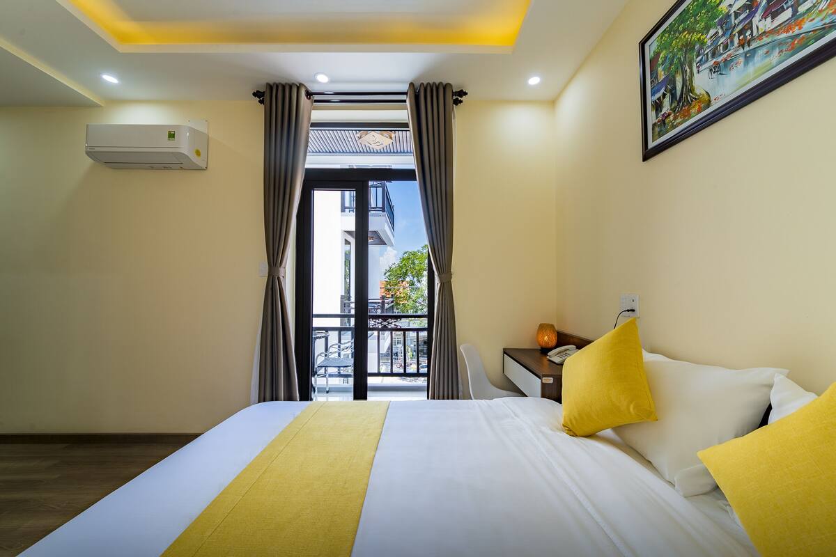 Quarto casal luxo, sacada, vista para a piscina | Vista do quarto