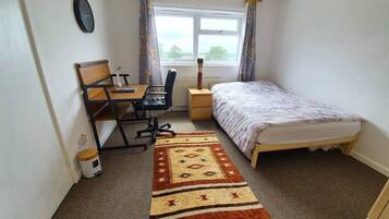 Double Room | Desk, laptop workspace, iron/ironing board, free WiFi