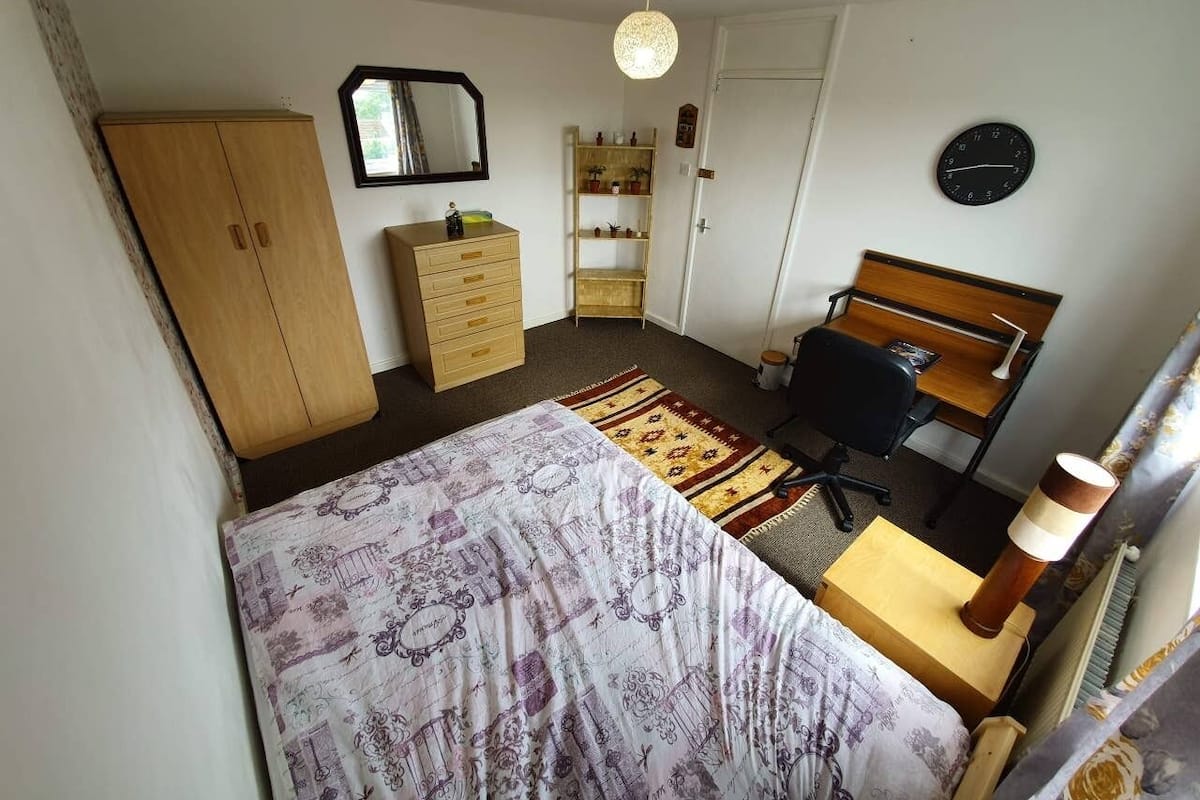 Double Room | Desk, laptop workspace, iron/ironing board, free WiFi