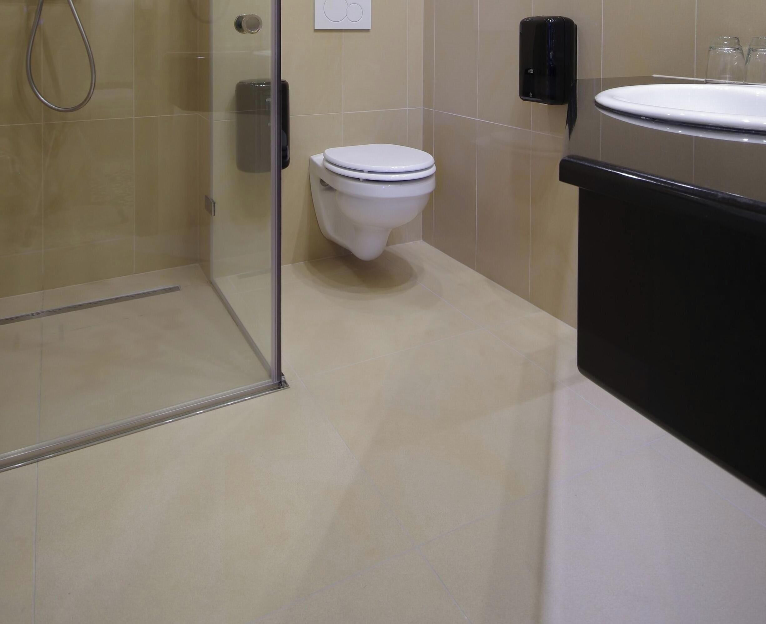 Salle de bain | Douche, sèche-cheveux, peignoirs, chaussons