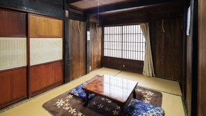 Twin Room | Free WiFi, bed sheets - Shirakawago Gassho-house RIHEI (Shirakawa)