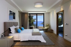 5 bedrooms, in-room safe, iron/ironing board, free WiFi