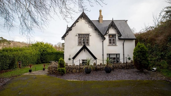 Exterior - Gable End Lodge (Tenby)