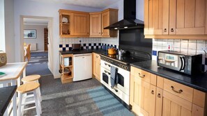 Fridge, microwave, oven, dishwasher - Llanmiloe Bach 2 (Carmarthen)