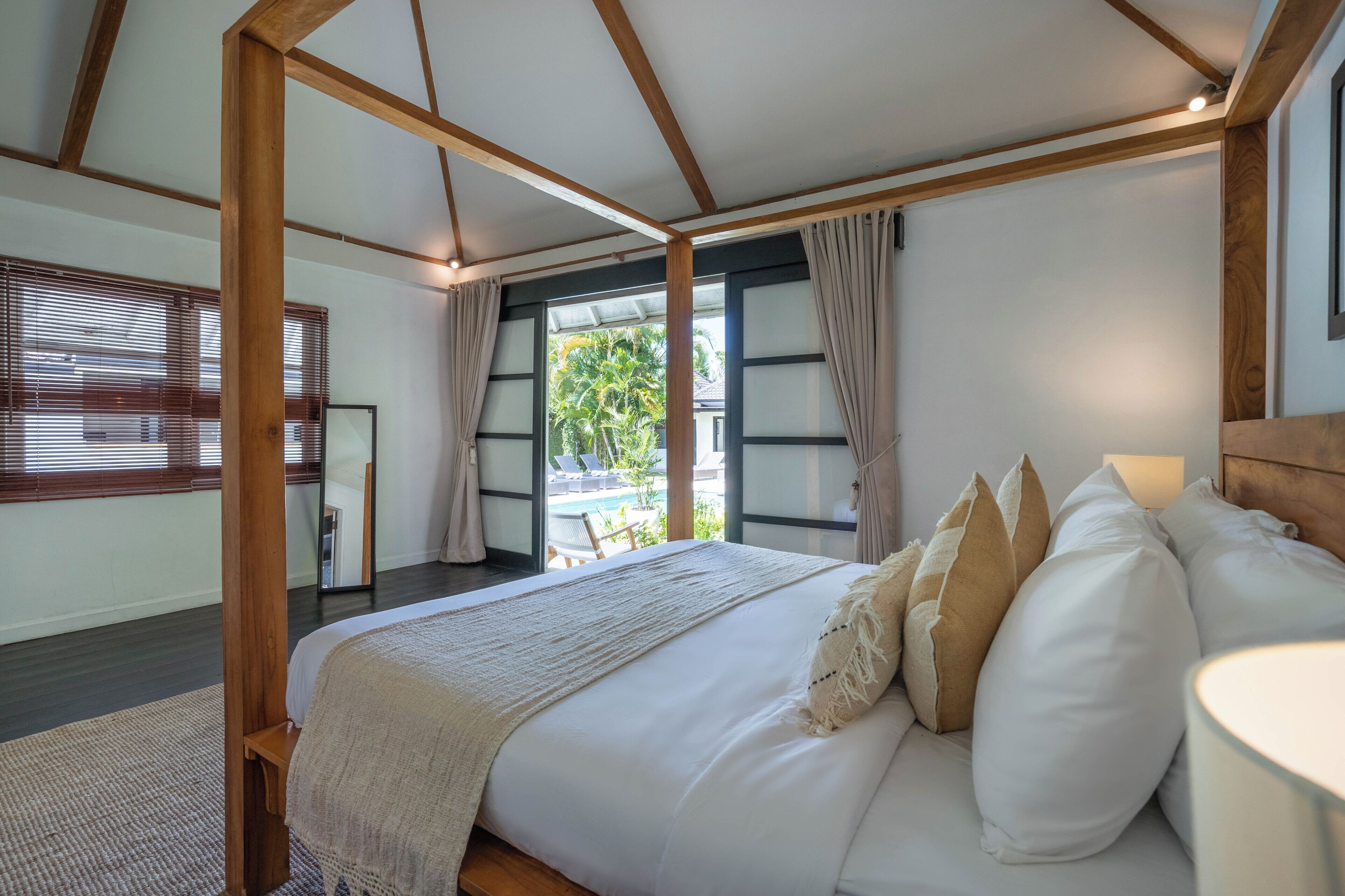 10 bedrooms, iron/ironing board, travel crib, WiFi (free)