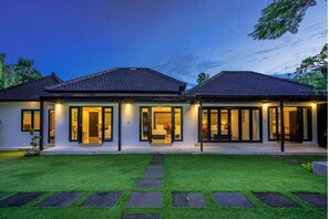 Exterior - 10-bedroom private estate in Seminyak, perfect for large groups, family gatherings, retreats, and celebrations. Enjoy daily breakfast, a private chef, airport transfers, complimentary massages, housekeeping, and a dedicated driver. (Seminyak)