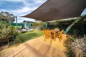 Outdoor dining - Flinders Ranges Bed and Breakfast (HAWKER)