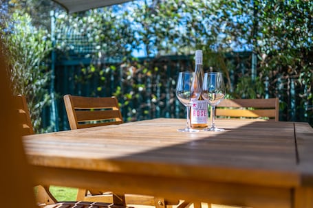 Outdoor dining. Flinders Ranges Bed and Breakfast