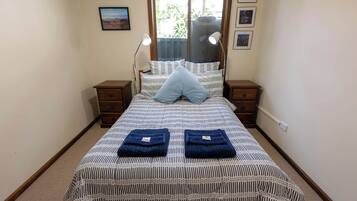 2 bedrooms, desk, iron/ironing board, travel crib