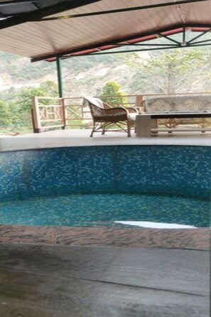 Outdoor pool - Rakatal Rocks Resort (Lansdowne)
