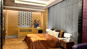 Minibar, blackout drapes, soundproofing, free WiFi