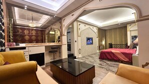 A hotel room with a dining area, a TV, a bed, and a sofa. - Shining Motel (Taichung)