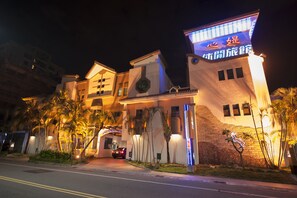 Front of property - Shining Motel (Taichung)