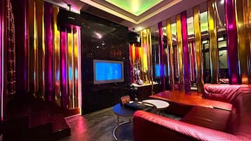 Minibar, blackout drapes, soundproofing, free WiFi