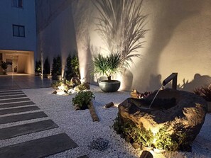 Exterior - Avalon Courtyard (New Delhi)