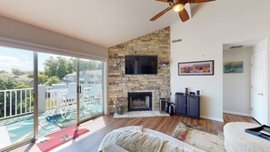 TV, fireplace