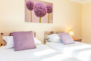 2 bedrooms, iron/ironing board, Internet, bed sheets