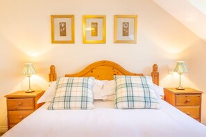 2 bedrooms, iron/ironing board, Internet, bed sheets