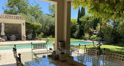 Bastide de 450 m2 climatisée 5min à pied centre historique piscine chauffée