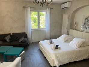 5 chambres, fer et planche à repasser, Wi-Fi gratuit, draps fournis