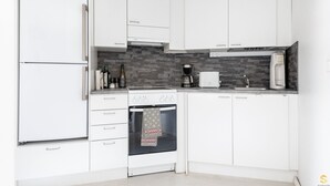 Estúdio | Cozinha privada | Cafeteira/chaleira, geladeira grande, fogão, cooktop