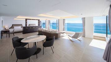 Down duvets, free minibar, in-room safe, blackout curtains