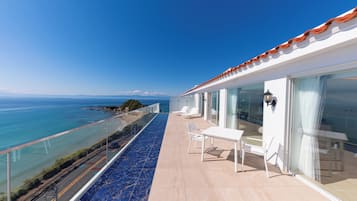 1 habitación, edredón y artículos del minibar gratis