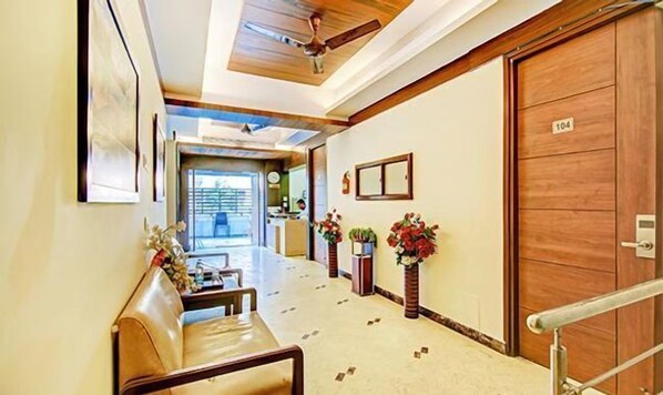 Reception - FabHotel Vivir III (Noida)