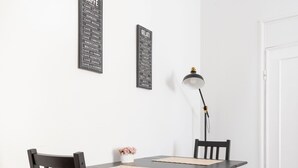 Estúdio | Opções para refeição no quarto