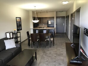 เตาอบ, เตาประกอบอาหาร, เครื่องล้างจาน, เครื่องชงกาแฟ/ชา