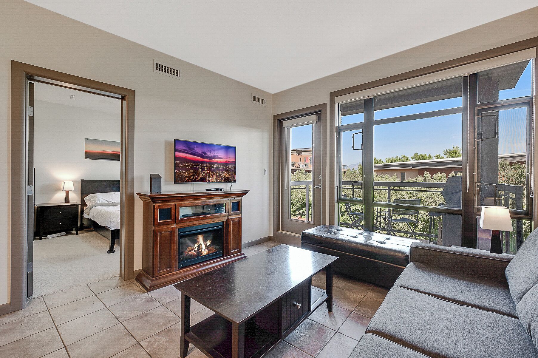 公寓 (2 Bedrooms) | 起居区 | 1-英寸电视（配备有线频道）