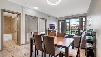 Apartment (2 Bedrooms) | In-room dining