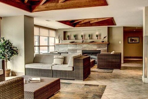 Upper Floor w/ Courtyard View #550