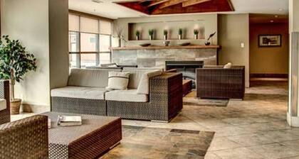 Upper Floor w/ Courtyard View #550