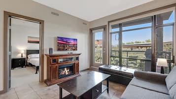 Apartment (2 Bedrooms) | Living area